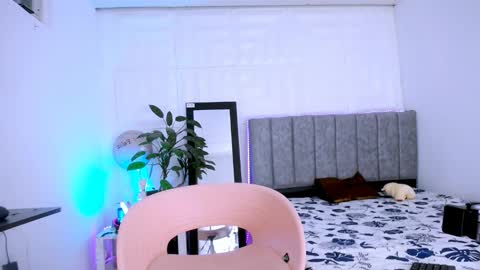 DINA online show from September 2025 10:10:01 PM