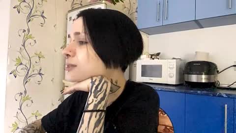 Cate online show from October 2025 08:11:02 PM