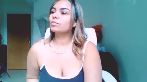 diosadeluniverso_ online show from December 2025 07:01:02 PM