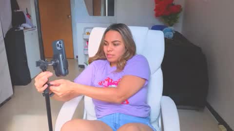 diosadeluniverso_ online show from December 2025 06:14:02 PM