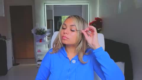 diosadeluniverso_ online show from February 2026 12:31:01 PM