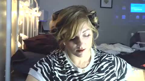 Snapshot of dirtydaisy1998 chatting on December 2024 04:04:01 PM Daisy Wylde online show from December 2024 04:04:01 PM