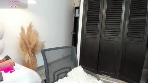 Angelica online show from November 2025 06:19:01 PM