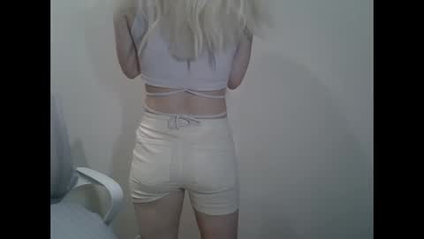 Snapshot of ditamilton chatting on January 2025 01:35:02 PM DitaMilton online show from January 2025 01:35:02 PM