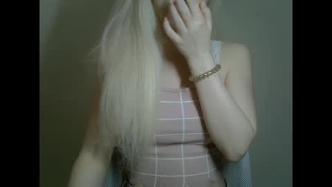 Snapshot of ditamilton chatting on February 2025 08:31:01 PM DitaMilton online show from February 2025 08:31:01 PM