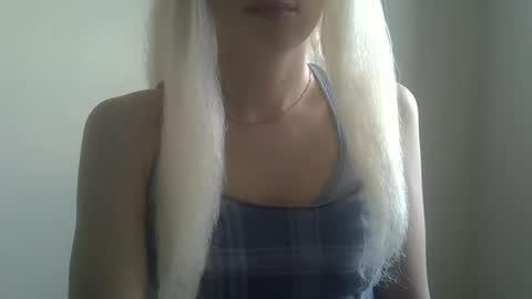 Snapshot of ditamilton chatting on September 2025 03:45:02 PM DitaMilton online show from September 2025 03:45:02 PM