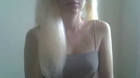 Snapshot of ditamilton chatting on September 2025 09:20:01 AM DitaMilton online show from September 2025 09:20:01 AM