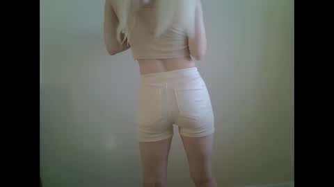 Snapshot of ditamilton chatting on October 2025 01:42:02 PM DitaMilton online show from October 2025 01:42:02 PM