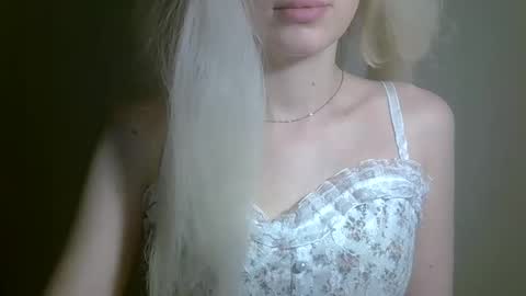 Snapshot of ditamilton chatting on October 2025 01:29:01 PM DitaMilton online show from October 2025 01:29:01 PM