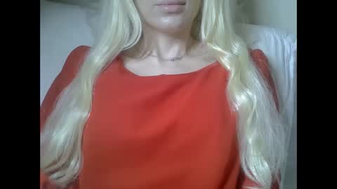 Snapshot of ditamilton chatting on December 2025 08:06:01 PM DitaMilton online show from December 2025 08:06:01 PM