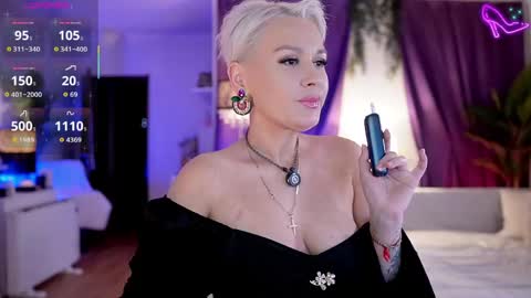 Snapshot of divine_kim chatting on May 2026 09:43:01 PM Miss Kim online show from May 2026 09:43:01 PM