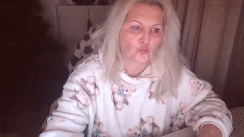 Snapshot of divineblond chatting on November 2025 12:21:02 AM Alexxa online show from November 2025 12:21:02 AM