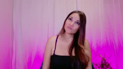Snapshot of divinelynn chatting on January 2025 07:46:01 PM DivineLynn online show from January 2025 07:46:01 PM