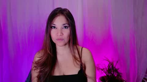 Snapshot of divinelynn chatting on January 2025 01:42:02 PM DivineLynn online show from January 2025 01:42:02 PM