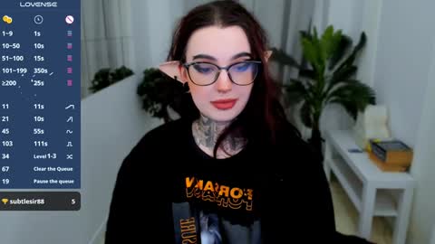 Snapshot of dixipixi_ chatting on February 2025 01:43:02 PM dixipixi_ online show from February 2025 01:43:02 PM