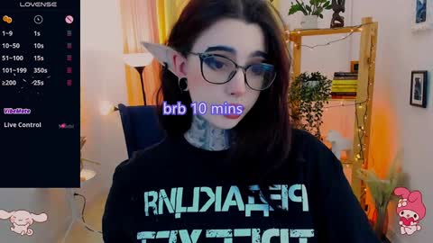 Snapshot of dixipixi_ chatting on February 2025 01:22:01 PM dixipixi_ online show from February 2025 01:22:01 PM