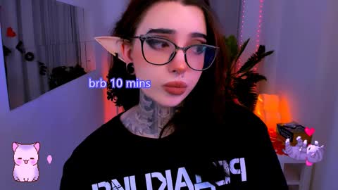 Snapshot of dixipixi_ chatting on February 2025 12:01:02 PM dixipixi_ online show from February 2025 12:01:02 PM
