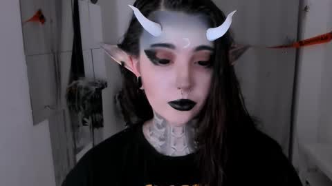 dixipixi_ online show from October 2025 05:57:02 AM