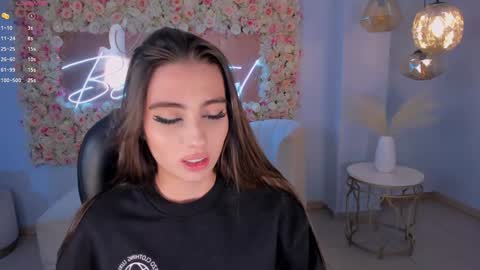 Dolcie  online show from January 2025 06:12:02 PM