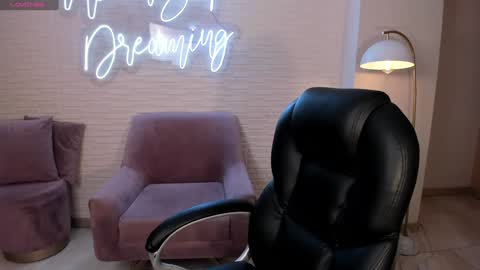 Dolcie  online show from January 2025 07:13:02 PM