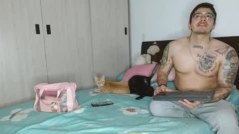 Auro and Santiago online show from February 2025 02:28:01 AM