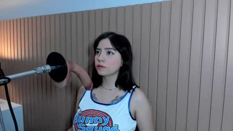 Bella  online show from December 2025 07:32:01 PM