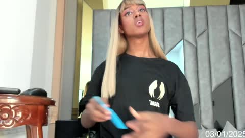 Snapshot of doll_isaa chatting on January 2025 04:06:01 PM ISA DOLL online show from January 2025 04:06:01 PM