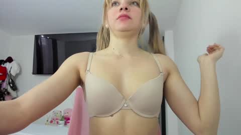doll_oriana online show from January 2025 10:12:02 PM