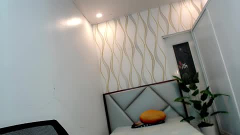 Make me Happy online show from October 2025 07:36:02 PM