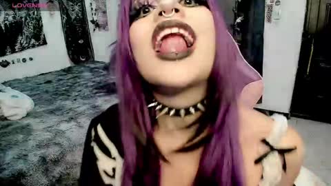 Snapshot of dolly_bones chatting on June 2026 07:45:02 AM dolly_bones online show from June 2026 07:45:02 AM
