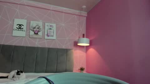 Snapshot of dolly_zoe chatting on March 2025 05:18:02 AM Call me Zoe online show from March 2025 05:18:02 AM