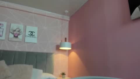 Snapshot of dolly_zoe chatting on September 2025 09:51:01 PM Call me Zoe online show from September 2025 09:51:01 PM