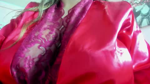 Snapshot of dolly_zoe chatting on October 2025 04:42:01 AM Call me Zoe online show from October 2025 04:42:01 AM