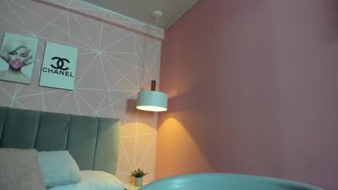 Snapshot of dolly_zoe chatting on November 2025 10:43:02 PM Call me Zoe online show from November 2025 10:43:02 PM