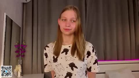 Emilia online show from September 2025 06:18:02 PM