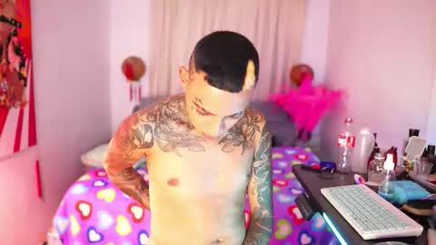 Snapshot of dominant_gay_xxx chatting on October 2025 06:57:01 AM jjhoy online show from October 2025 06:57:01 AM