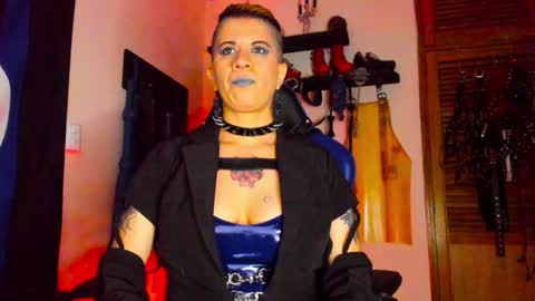 Snapshot of dominatrixblue chatting on January 2025 04:15:01 PM Dom Blue online show from January 2025 04:15:01 PM