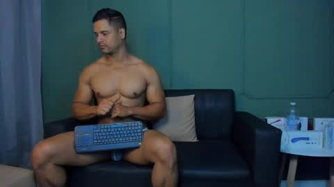 Dominc berry online show from May 2026 12:02:01 PM
