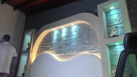 dominic de luca online show from November 2025 04:34:01 AM