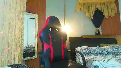 Snapshot of dominic_smith_ chatting on June 2026 02:05:01 AM dominic_smith_ online show from June 2026 02:05:01 AM