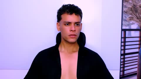 Dominic online show from October 2025 07:11:02 PM
