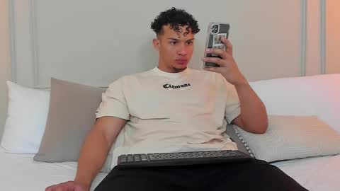 Snapshot of dominick_star chatting on March 2025 03:24:01 AM Dominick Star online show from March 2025 03:24:01 AM