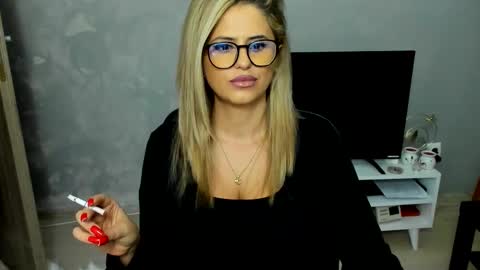 Tessa online show from November 2025 10:20:02 PM