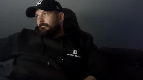 Snapshot of donchriiis chatting on November 2025 10:43:02 PM donchriiis online show from November 2025 10:43:02 PM