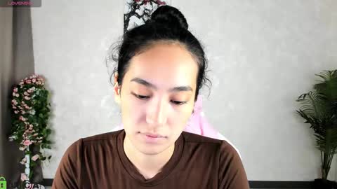 Aura online show from November 2025 03:52:02 AM