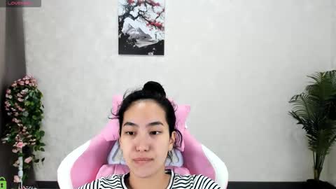 Aura online show from November 2025 02:11:02 AM