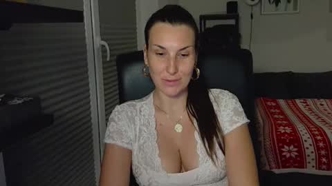 DonnaLive online show from November 2025 04:18:01 PM