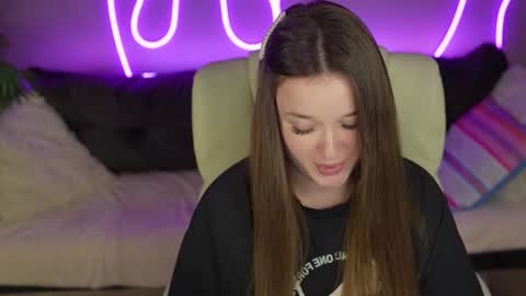 DONNA online show from November 2025 06:19:02 PM