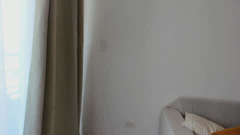 Donatella online show from December 2024 12:00:01 PM