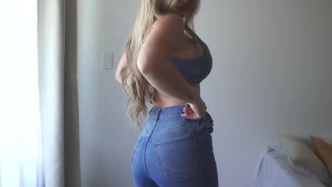 Donatella online show from October 2025 12:14:01 PM